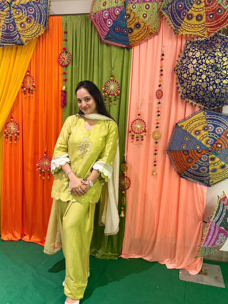 Vanshita Pasari wearing Miithhii Elaychii